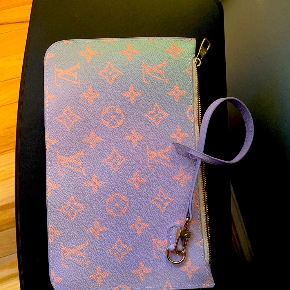 Ombré wristlet